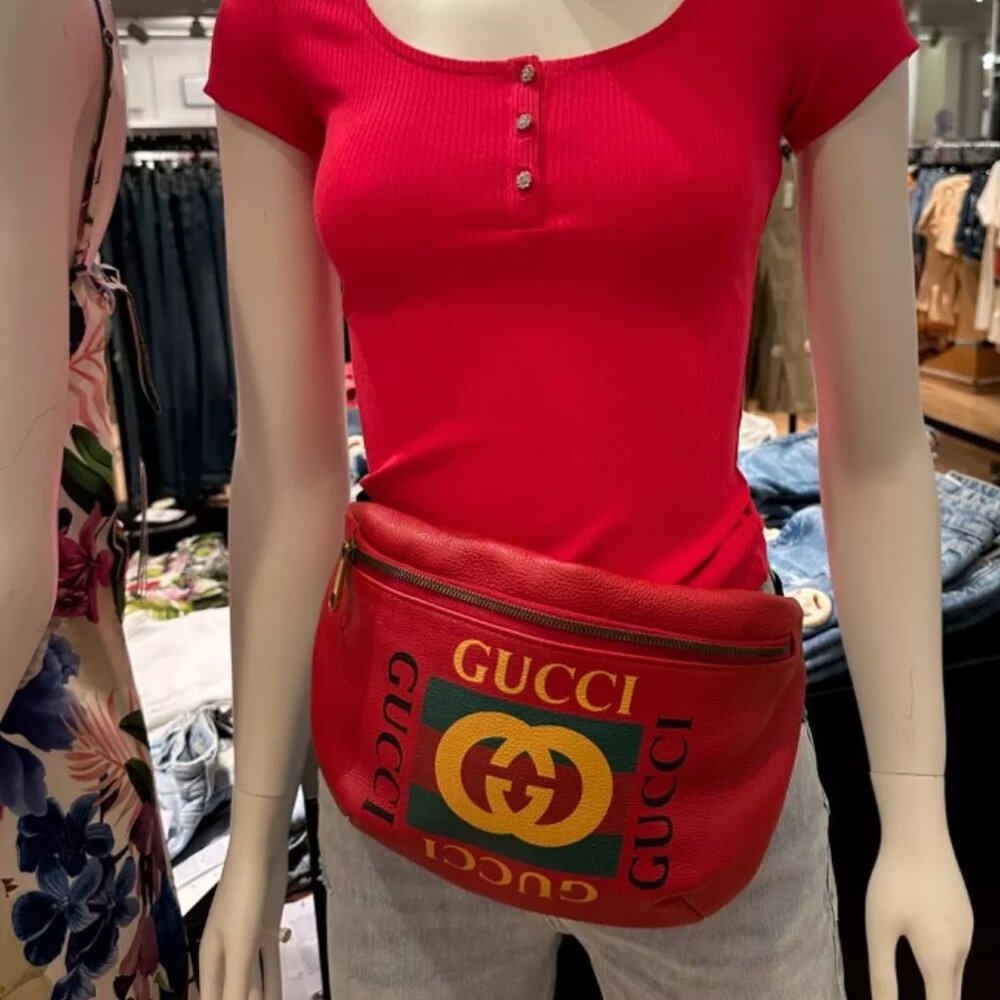 Gucci*Retired*Unisex*Red Pebbled Leather*Large*Shoulder/Waist Bum Bag/Dust Bag